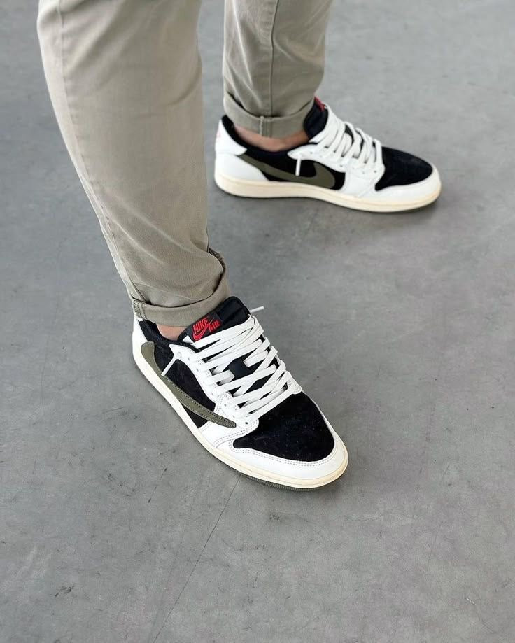 Travis Scott x Air Jordan 1 Low